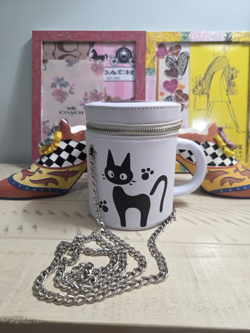 BIOWORLD- Studio Ghilbi Kiki's Delivery Service Gigi Mug Purse, EUC